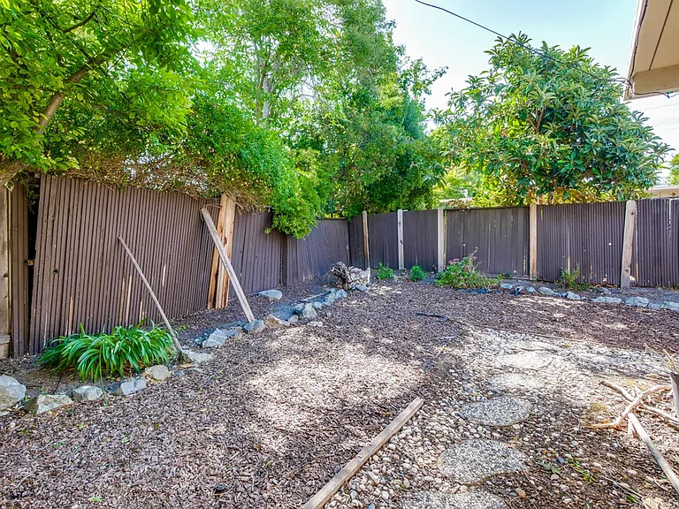 485 Emmons Dr — Photo 59