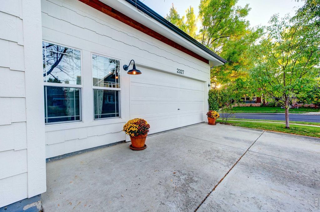 2327 Bellwether Ln