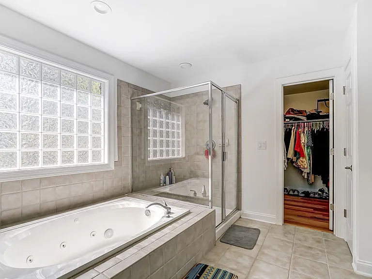 1024 Patricians Ln — Photo 37