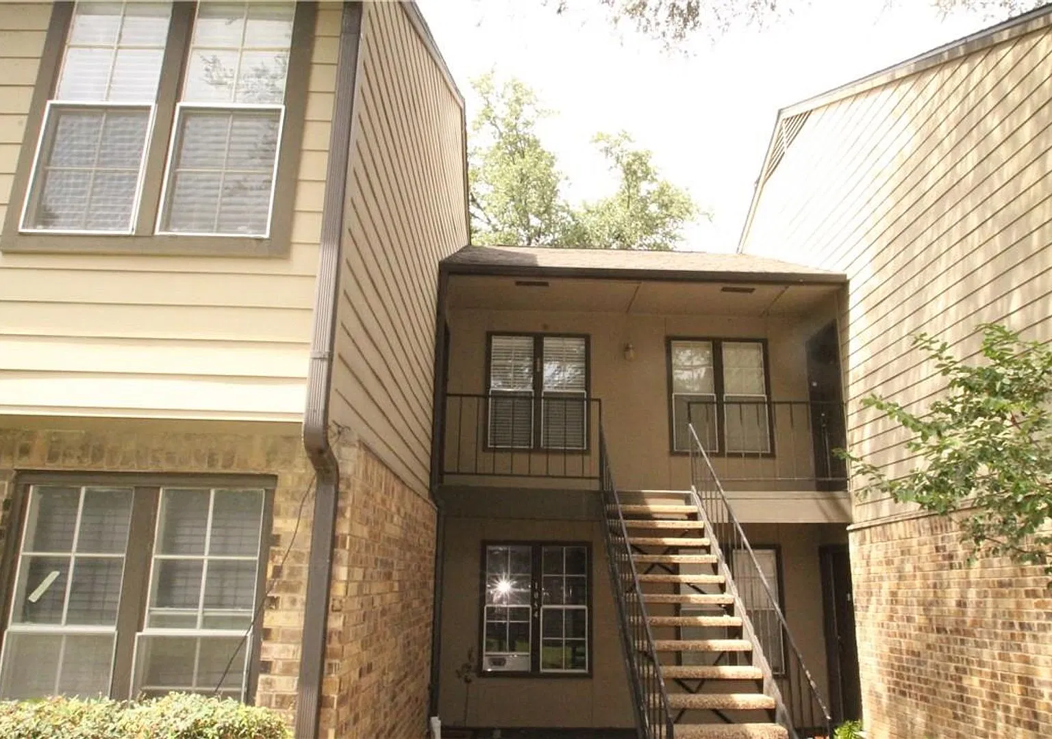 Modern condo Prime location! — Photo 1