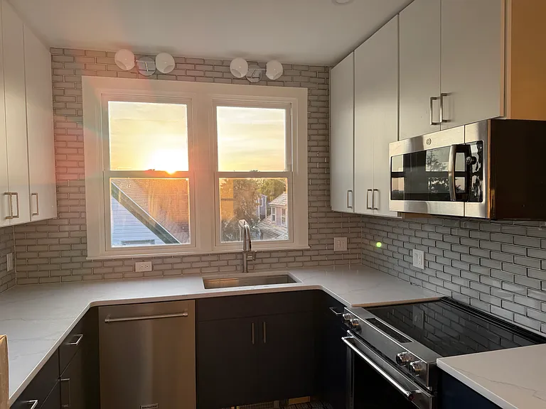 96 Munroe St #3 — Photo 31