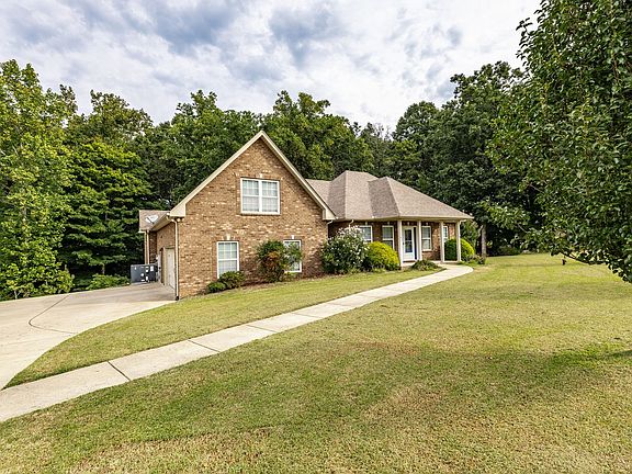 3rd image of 1364 Eastland Dr