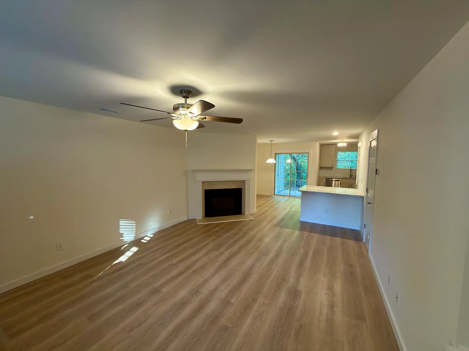 2 bed, 1380 sqft, $2,000 — Photo 2