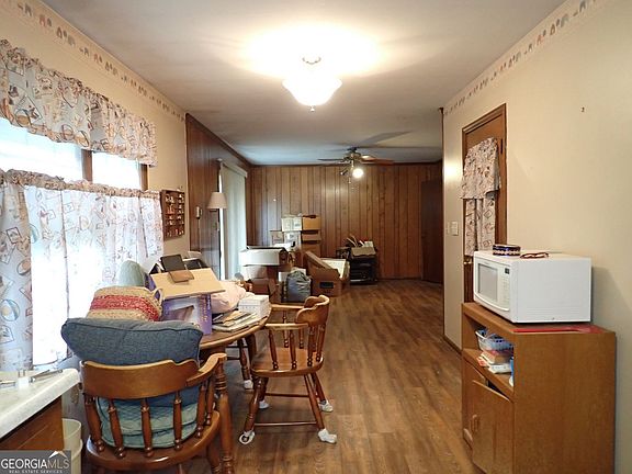 4th image of 8295 Valley Stream Dr