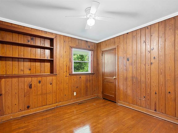 5th image of 241 Charlesworth Ave