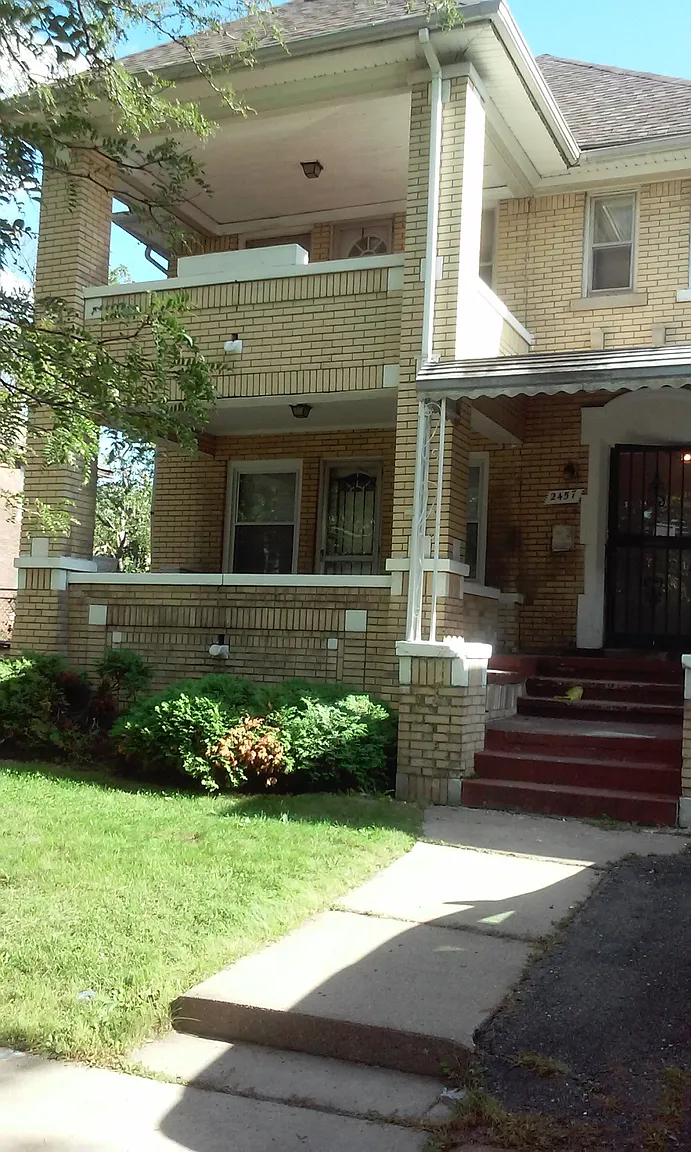2459 Gladstone St photo 1