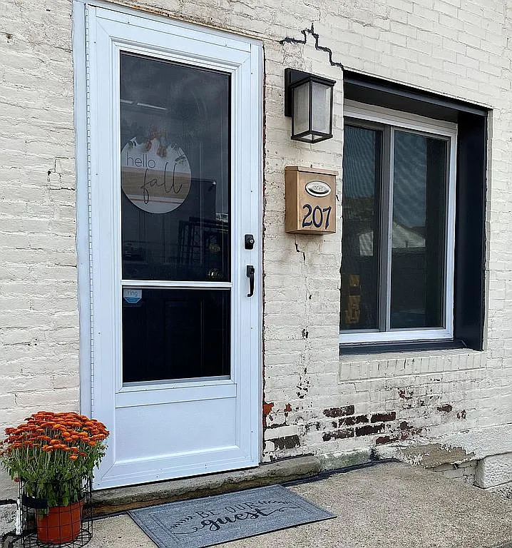 207 S Main St photo 1