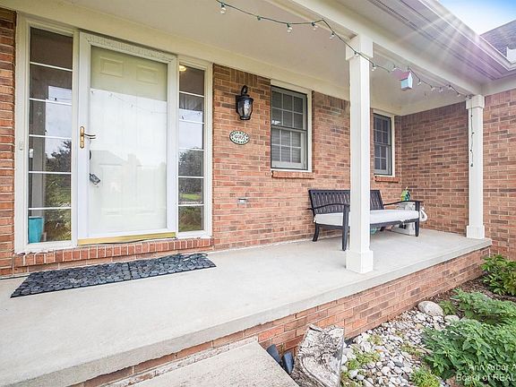 3rd image of 4965 Saint Annes Ct