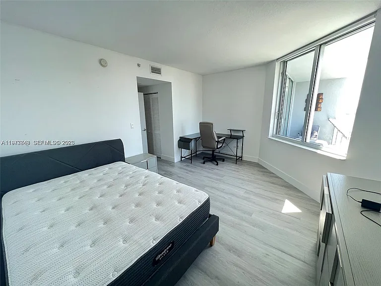 325 S Biscayne Blvd #2415 — Photo 7