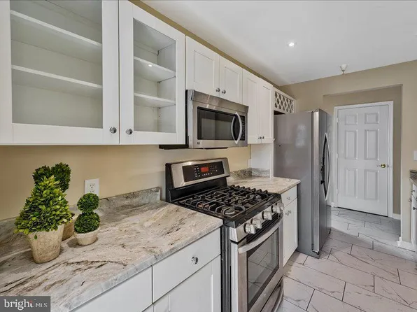 6522 Lake Park Dr #105, Greenbelt, MD 20770