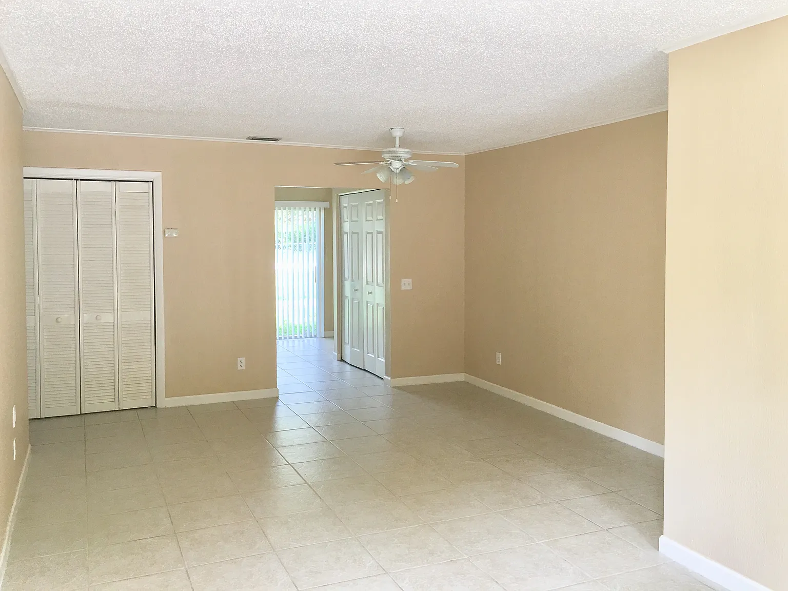 2 bed, 800 sqft, $1,400 — Photo 3