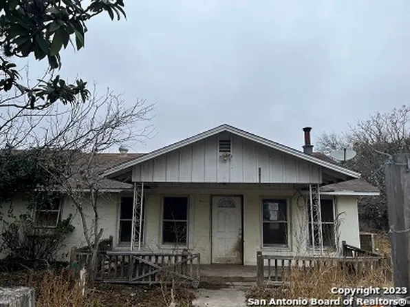 408 E 4th, Camp Wood, TX 78833