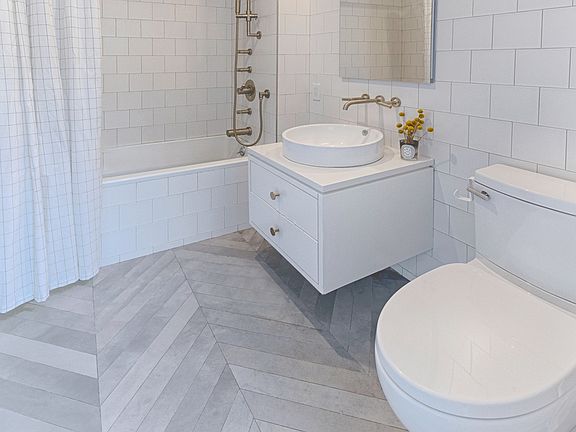 4th image of 537 Lorimer St #201