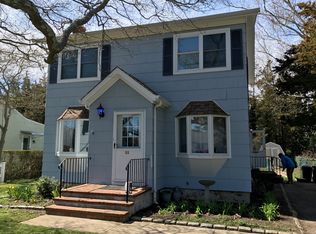 22 W End Ave, East Quogue, NY 11942