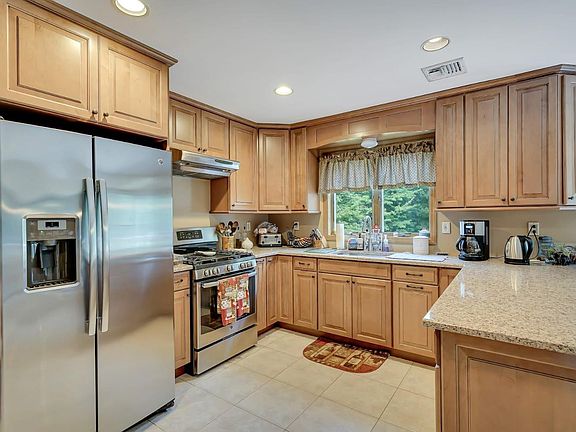 2nd image of 69 Winchester Dr