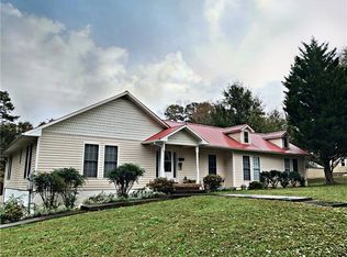 1604 4th St NE, Hickory, NC 28601