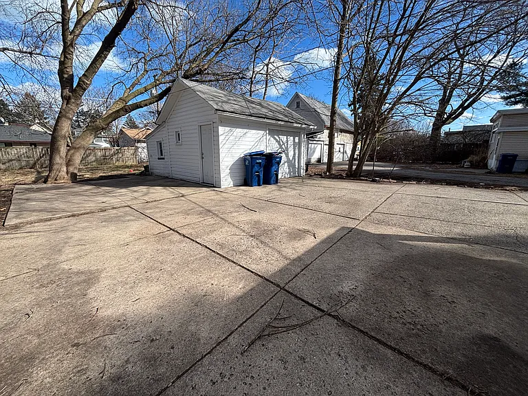 1033 North Ave — Photo 18