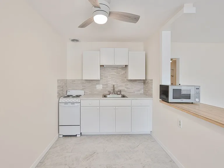 2035 Edgewater Dr #6 — Photo 5