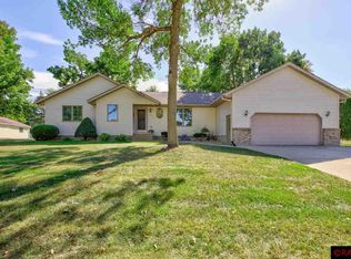 15 Lanesburg St E, Le Center, MN 56057