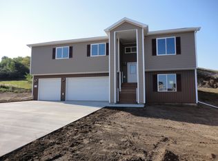 311 Mario Ct SE, Mandan, ND 58554