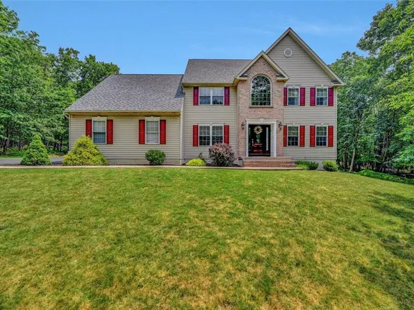 136 Jay Rd, Effort, PA 18330