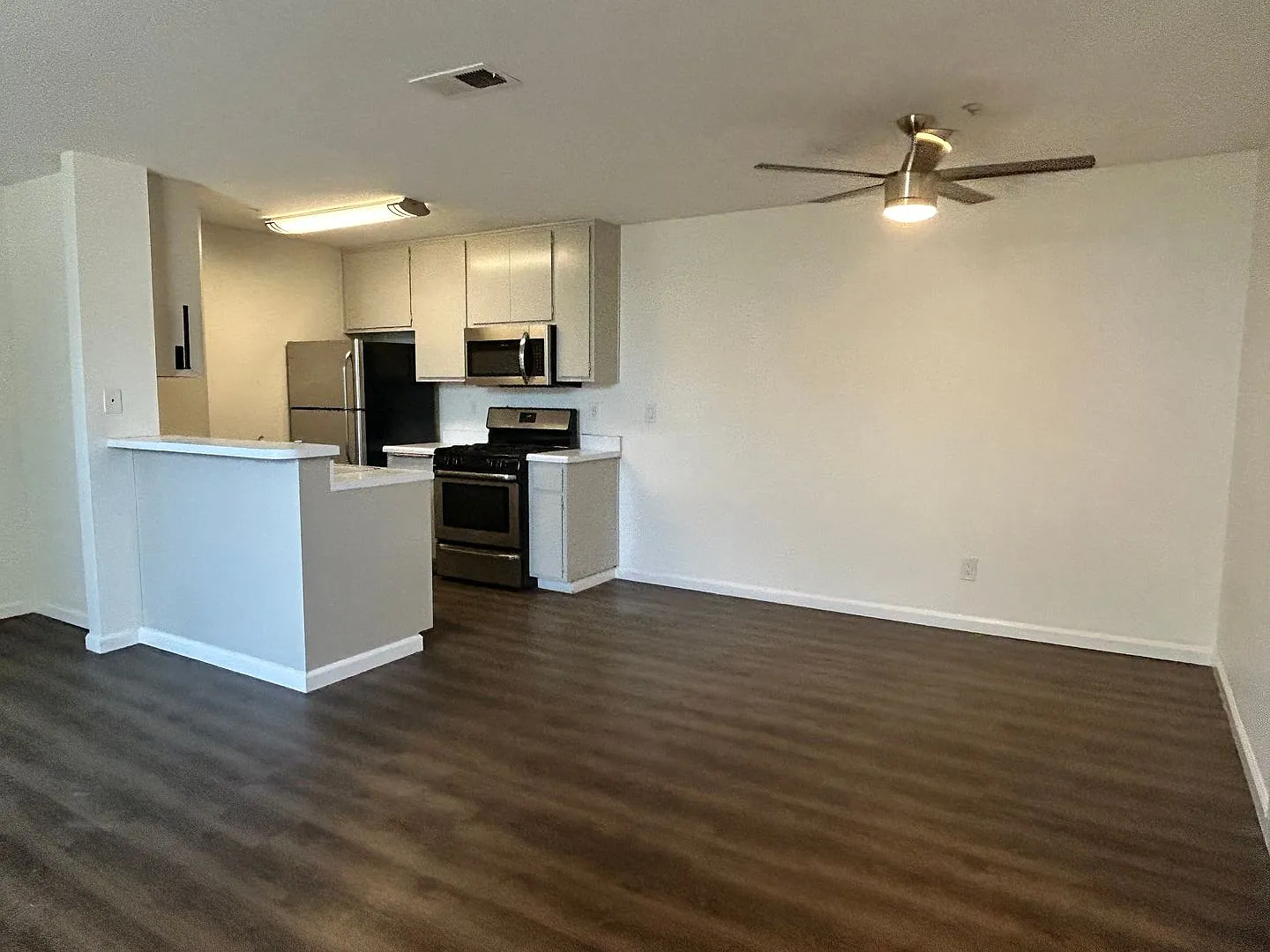 Oakdale Apartments (Village Palm Apartments) — Photo 2