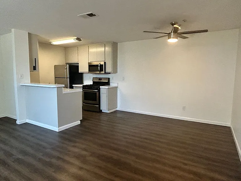 1377 Oakdale Ave — Photo 2