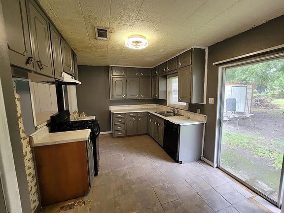 3rd image of 4649 Lawndale Ave