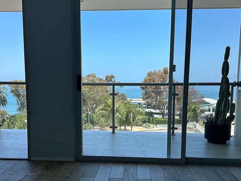 Ocean Ave — Photo 3