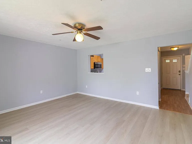 45292 Rumsford Ln — Photo 2