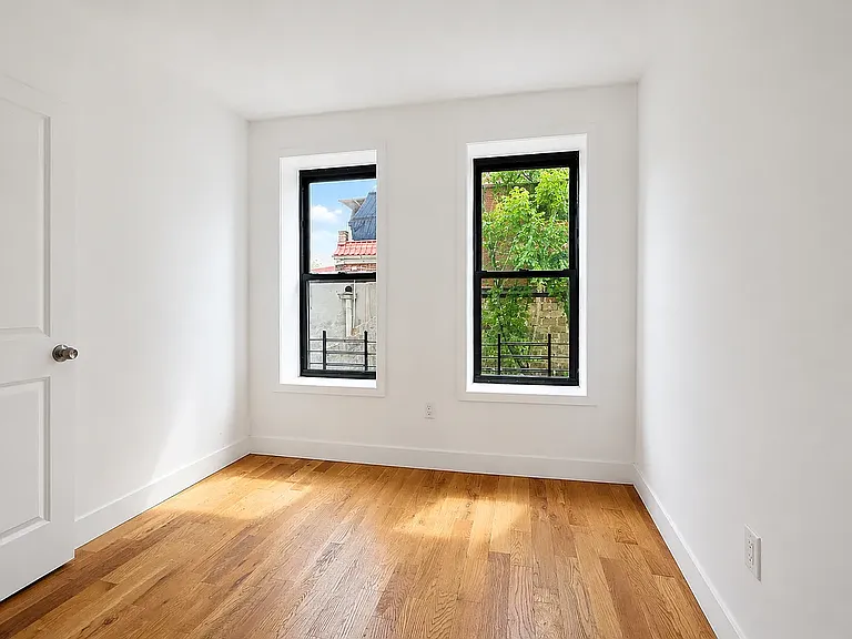 645 Vermont St #2R — Photo 5