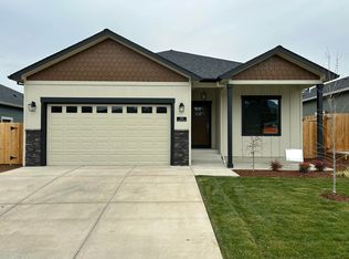 268 Christopher Way, Talent, OR 97540