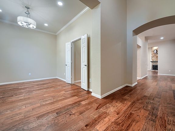 3rd image of 10525 Sexton Dr