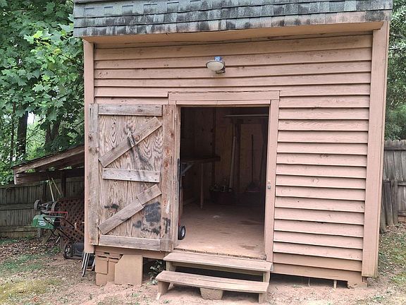 3rd image of 8 Preakness Ct