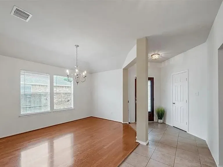 2507 Rustic Trail Ln — Photo 2
