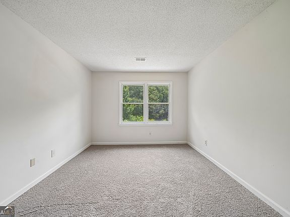 2nd image of 19 Belmonte Ct SW