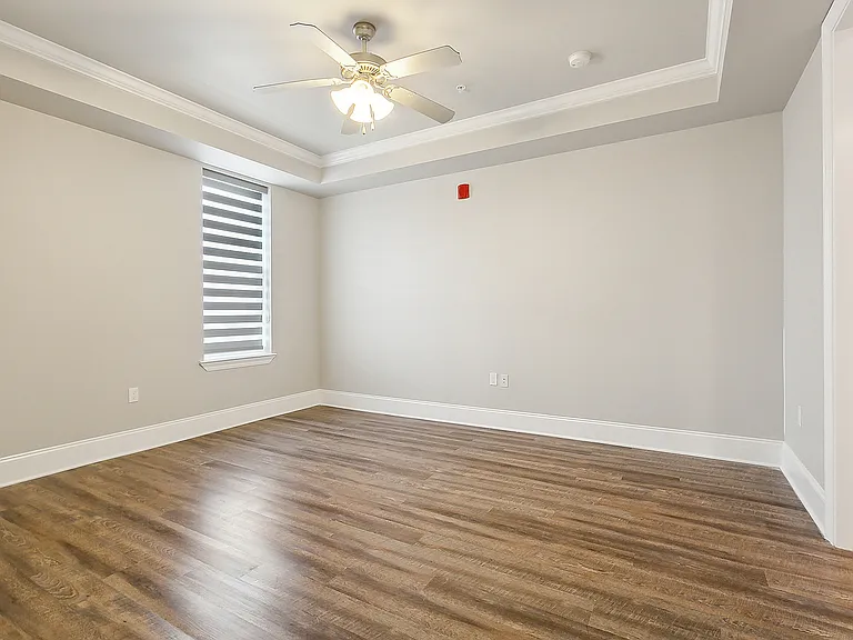Lakeshore Condominium — Photo 12