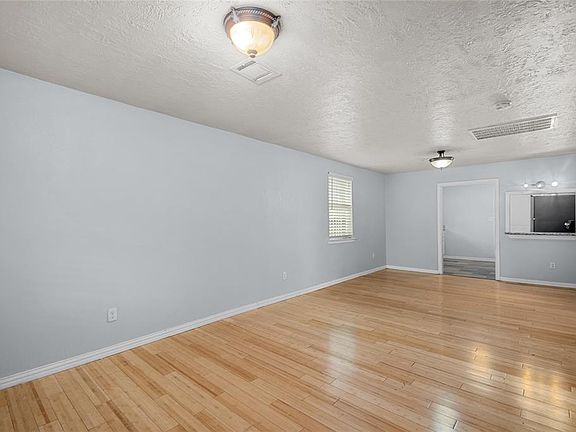5th image of 1011 E 39th St