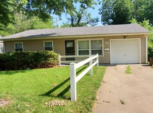1811 SE 24th St, Topeka, KS 66605