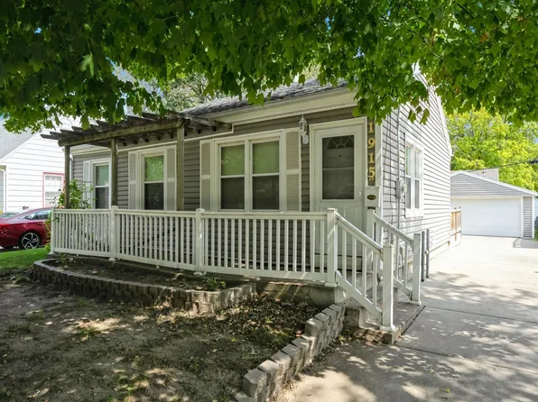 1915 52nd St, Des Moines, IA 50310
