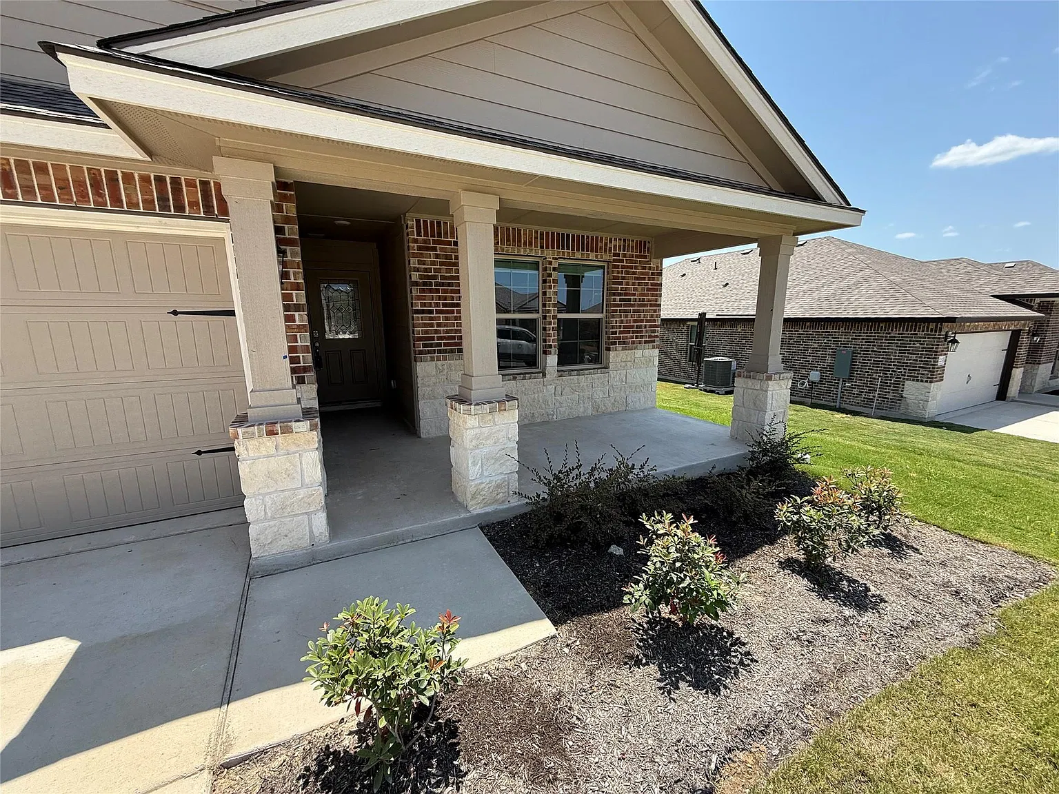 3 bed, 2.0 bath, 1605 sqft, $2,095 — Photo 2