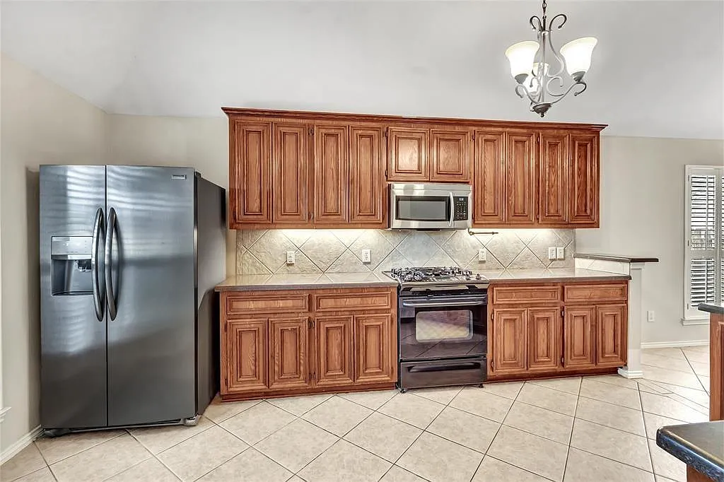 3 bed, 2.0 bath, 1808 sqft, $2,300 — Photo 4