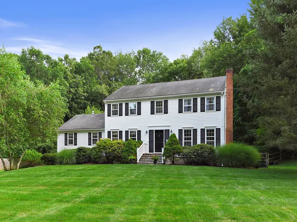 11 Cartway Ln E, Bedford, NY 10506