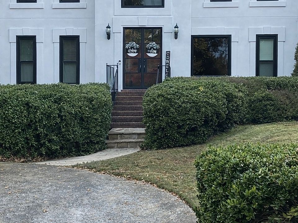 1st image of 232 Eton Ct SE