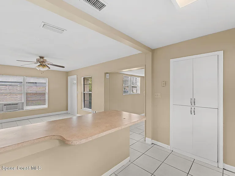 1833 Jackson Ave — Photo 12