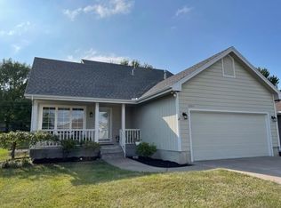 3559 SW Willow Brook Ln, Topeka, KS 66614