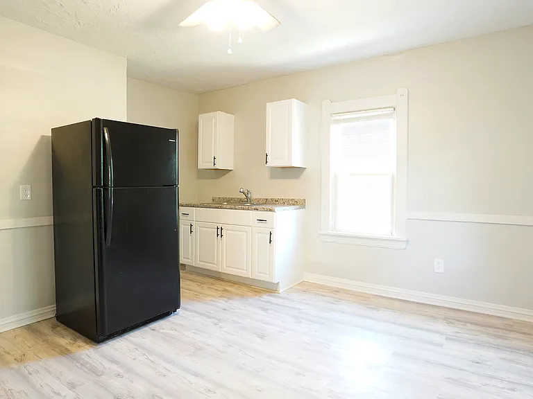 2085 Halstead Ave #4 — Photo 5