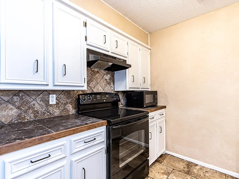 8304 Fremont Ave — Photo 11