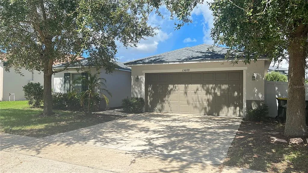 3 bed, 2.0 bath, 1899 sqft, $2,500 — Photo 2