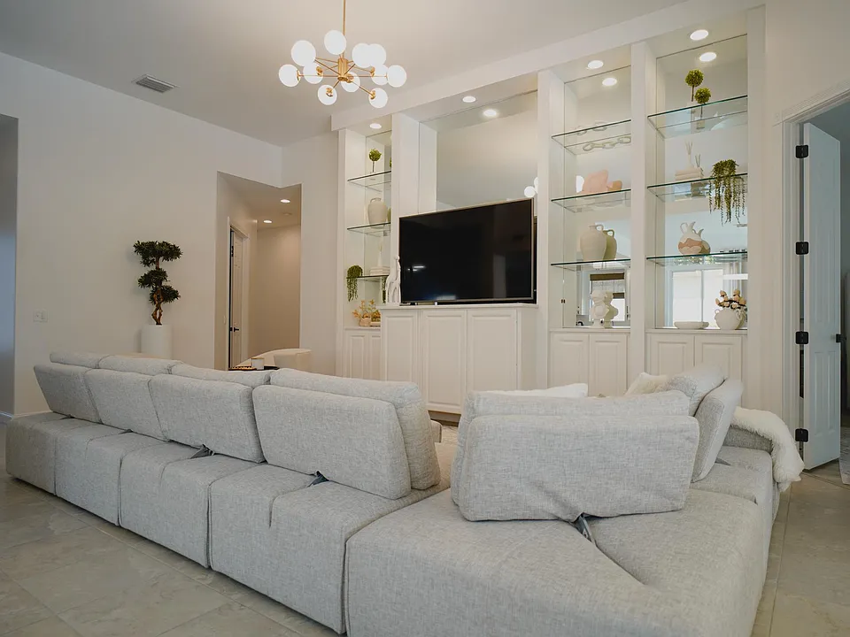 5822 Benevento Dr